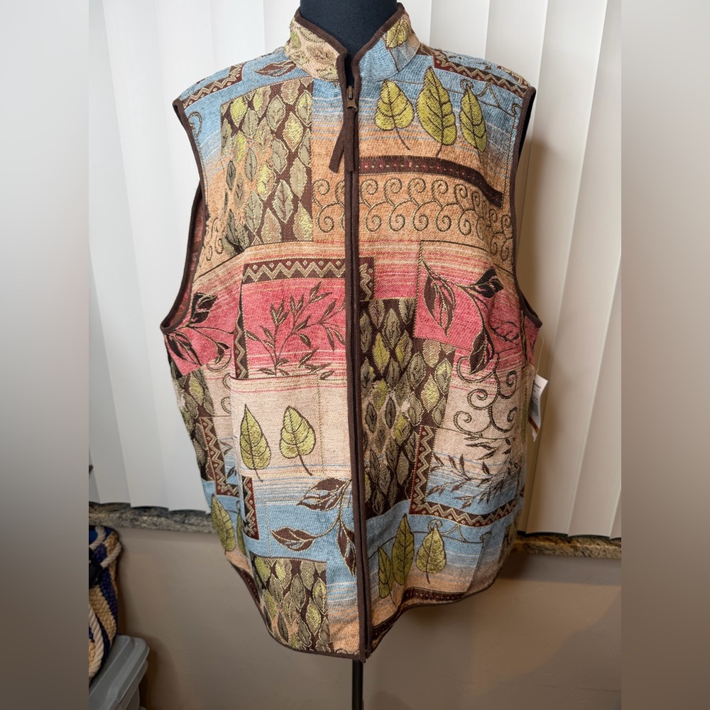 Alfred Dunner Ladies Tapestry Vest Cider House Fall Foliage Design Size 16W NEW